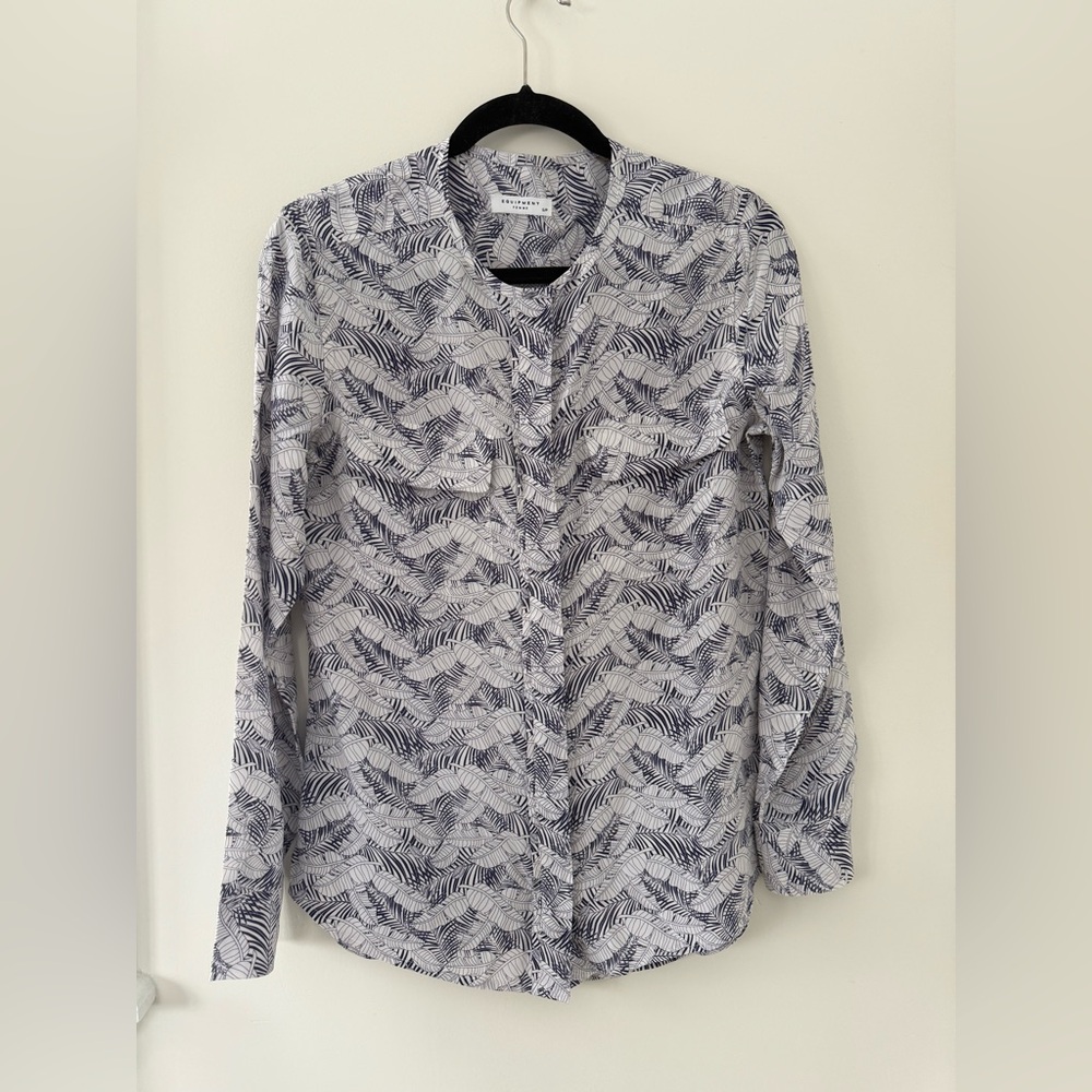 Equipment Femme 100% Silk Women’s White and Blue Palm Leaf Print Shirt